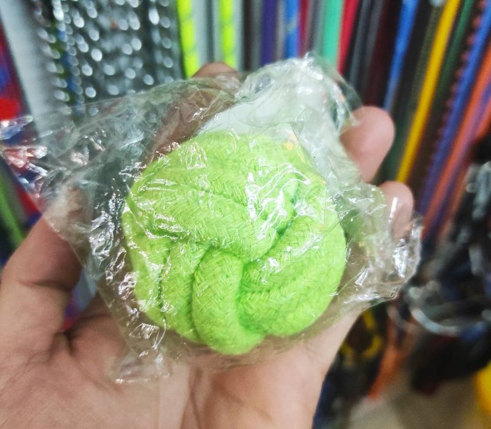 Igračka za pse pletena lopta 